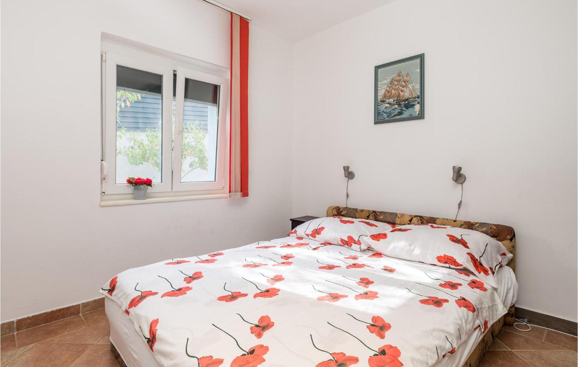 1 Bedroom Beautiful Apartment In Vrh Vrh  Экстерьер фото